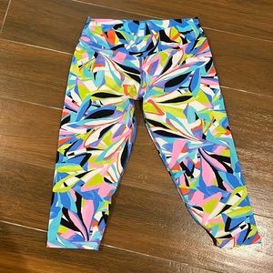 Dona Jo Size 2 (Equivalent to size small) stretch capri leggings